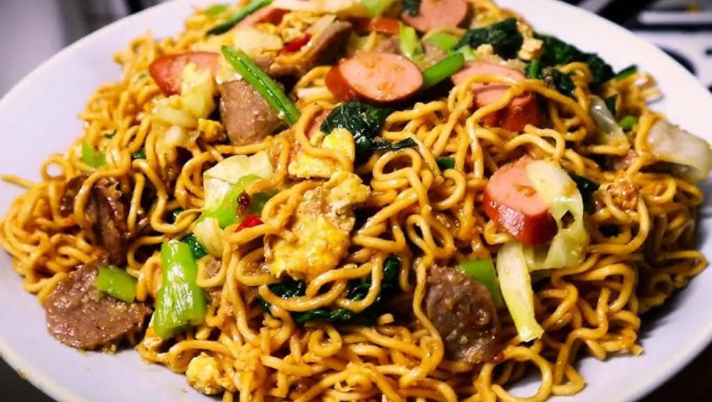 Dari Mie Tek Tek Sampai Ronde Jahe, Ini 5 Kuliner Malam Bandung yang Wajib Kamu Cicipi