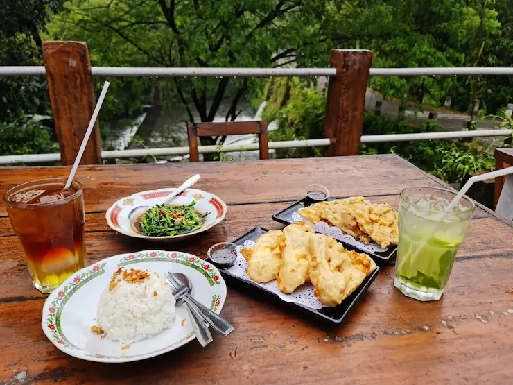 5 Rekomendasi Tempat Makan Keluarga di Subang dengan Pemandangan yang Indah
